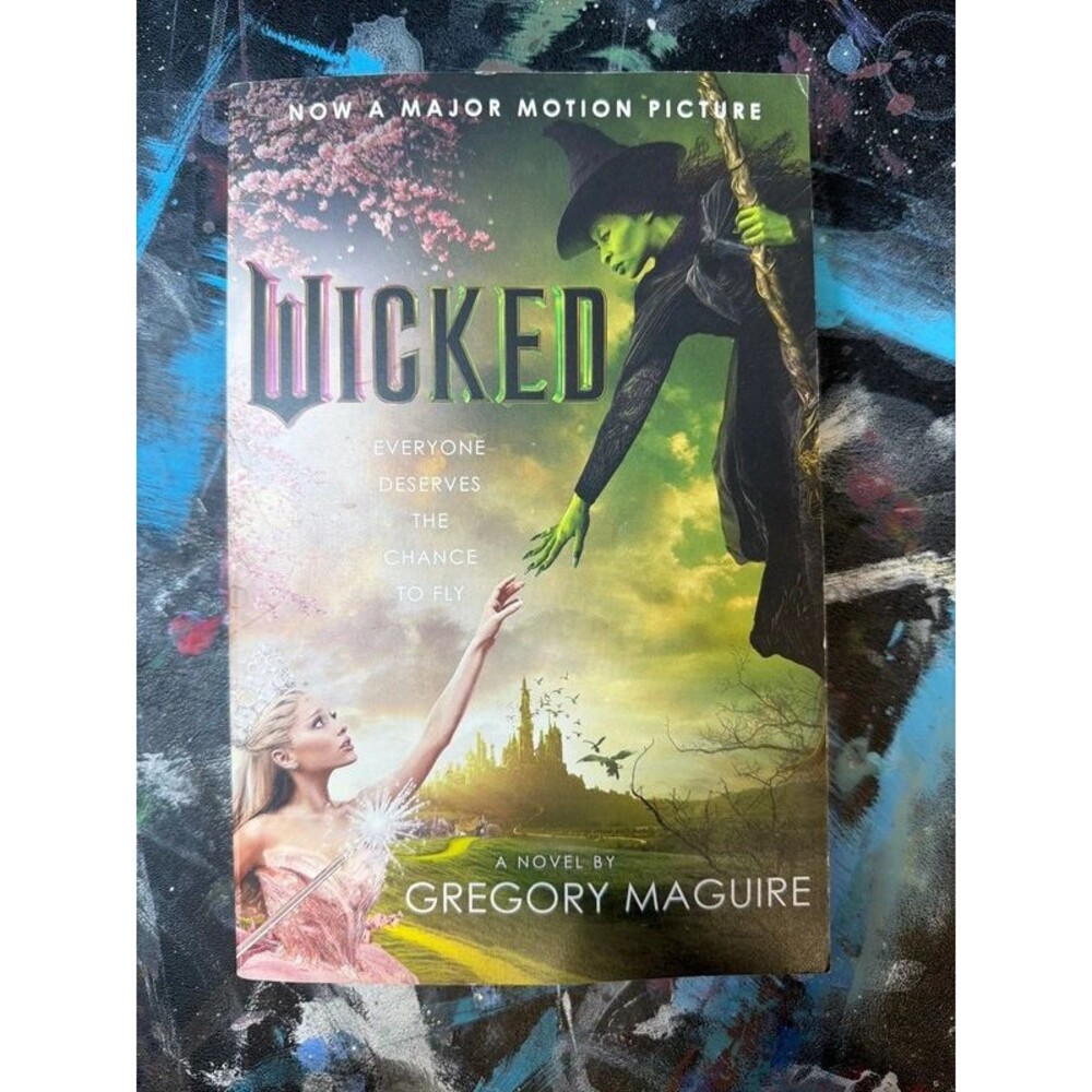 Wicked by Gregory Maguire PB book